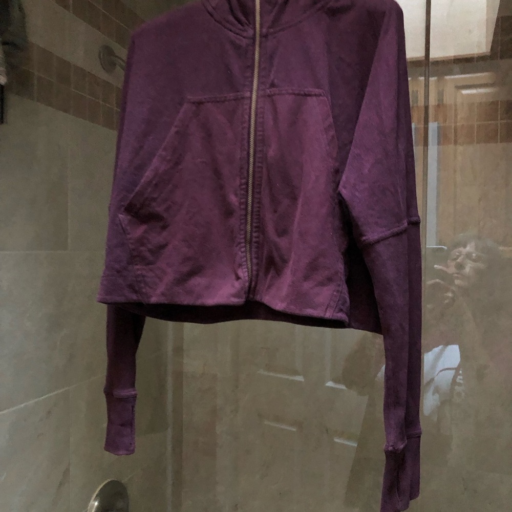 Lululemon Full Zip burgundy maroon Hoodie women’s crop Thumbholes 4 small gold